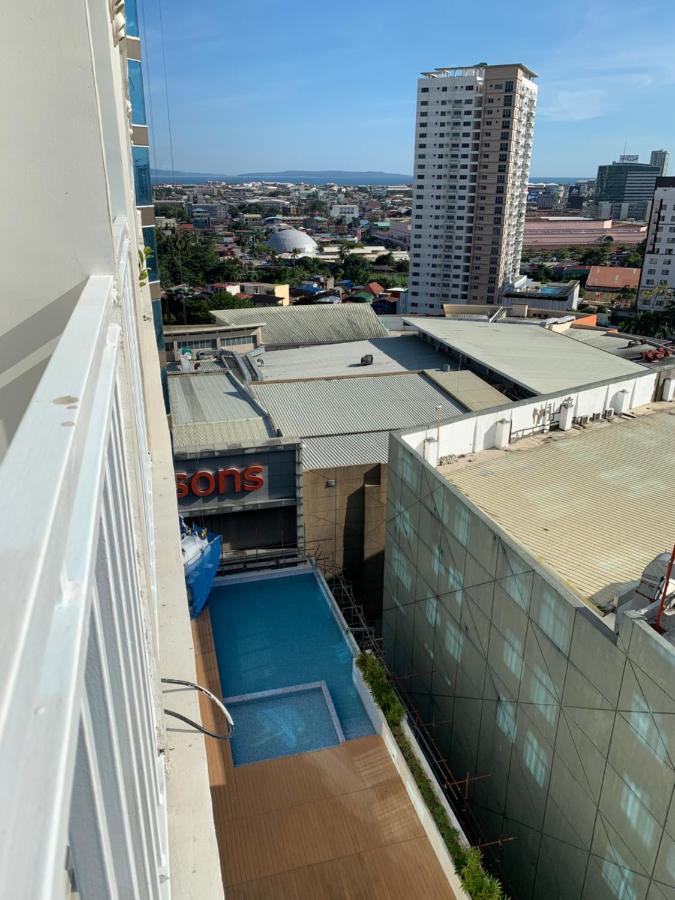 Hola! Condotel @ Inspiria Davao Luaran gambar